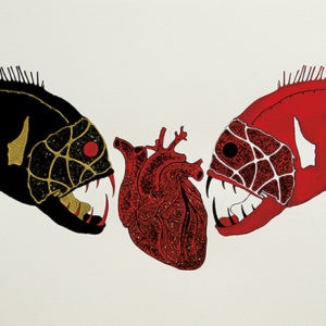 Illustrazione di una coppia di pesci che stanno per sbranare un cuore